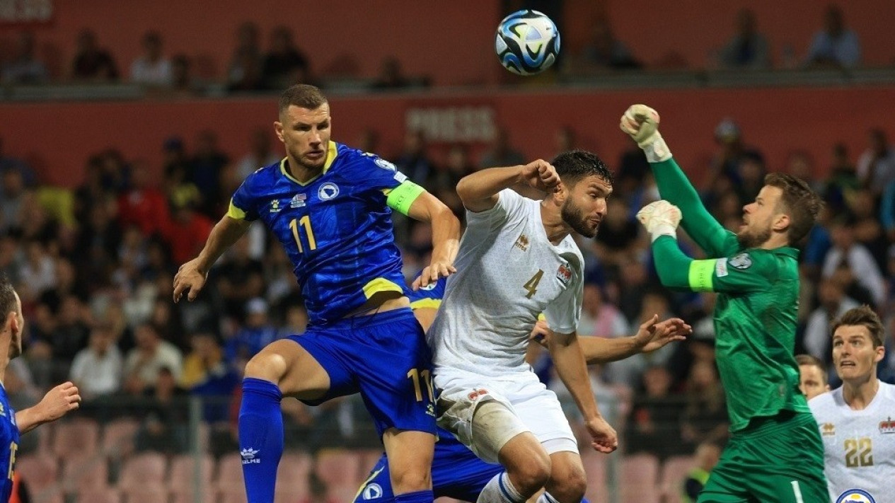 Siapa Edin Dzeko? Sang Berlian Bosnia yang Menolak Tua di Piala Dunia 2026
            - galeri foto
