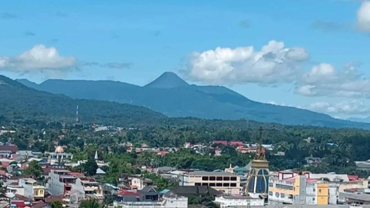 Badan Geologi Imbau Pendaki Jauhi Radius 1,5 Kilometer Gunung Soputan
            - galeri foto