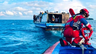 Petugas Gulkarmat DKI Evakuasi 26 Penumpang KM Sumber Makmur di Perairan Pulau Panggang, Ini Penyebabnya