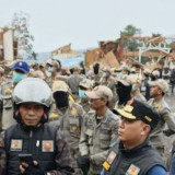 Ratusan Kios Ilegal Dibongkar Sapol PP di Jalur Puncak Cianjur