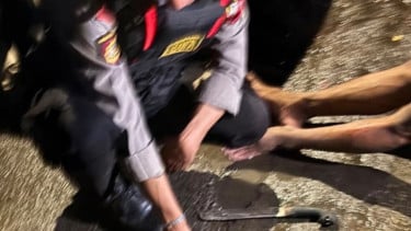 Sudah Berkumpul dan Berencana "Ribut" dengan Kelompok Malaka, Tiga Pria di Koja Diringkus hingga Sajam Celurit-Stik Golf Disita