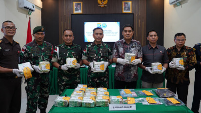 Gagalkan Penyelundupan 21,4 Kg Sabu di Perbatasan RI-Malaysia, Satgas Pamtas Yonarhanud 1/PBC/1 Kostrad Ringkus WNA