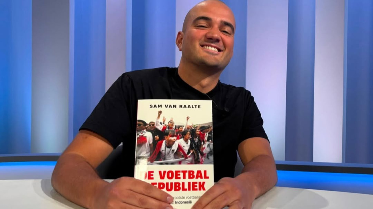 Jurnalis Belanda Dedikasikan Buku Tentang Sepak Bola Indonesia: Dijadikan Layaknya Agama
            - galeri foto