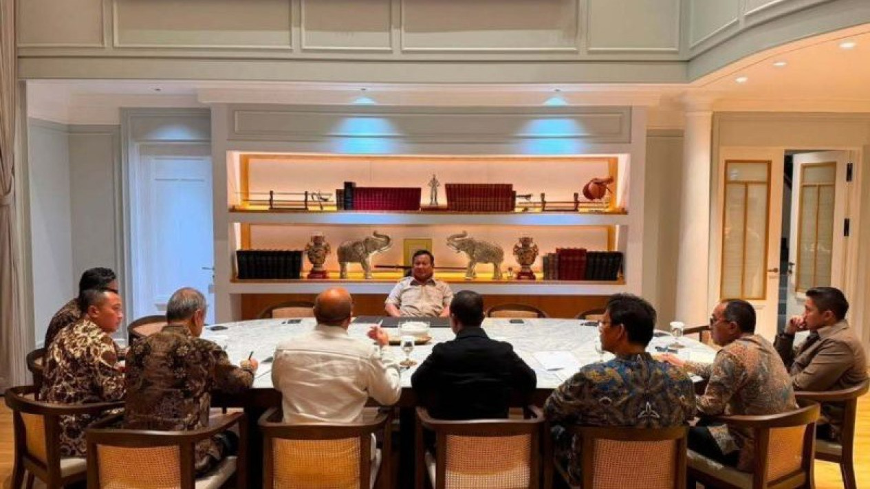 Lakukan Pertemuan dengan Sejumlah Menteri Kabinet Merah Putih, Presiden Bahas Investasi Masuk ke Indonesia
            - galeri foto