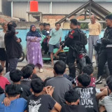 Brimob Polda Metro Jaya Gagalkan 18 Remaja Diduga Hendak Tawuran di Rawalumbu, Barang Bukti Bom Molotov Disita