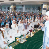 Gubernur Khofifah Bersama Ribuan Jemaah Ikuti Dzikir, Doa, Jadikan Tahun Baru 1448 Hijrah Penguat Tolong-Menolong Bangun Kesalehan Sosial