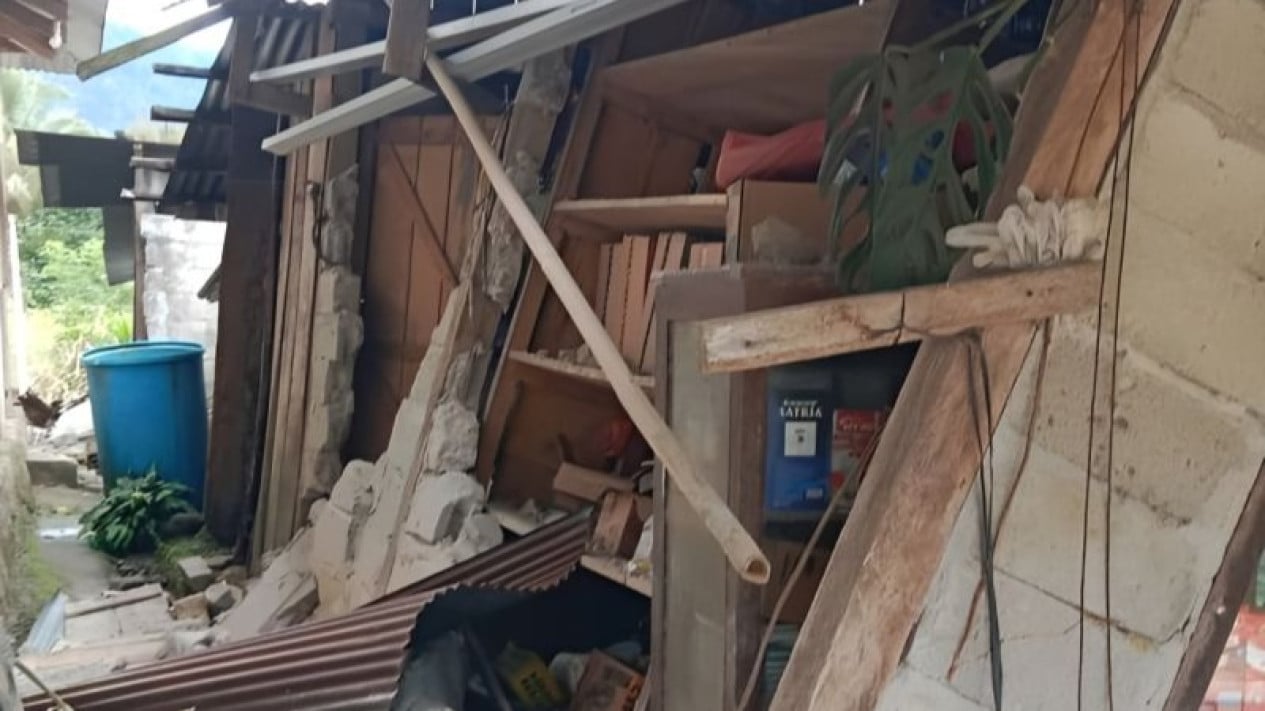 Gubernur Anwar Hafid Instruksikan Tindakan Darurat Pasca Gempa
            - galeri foto