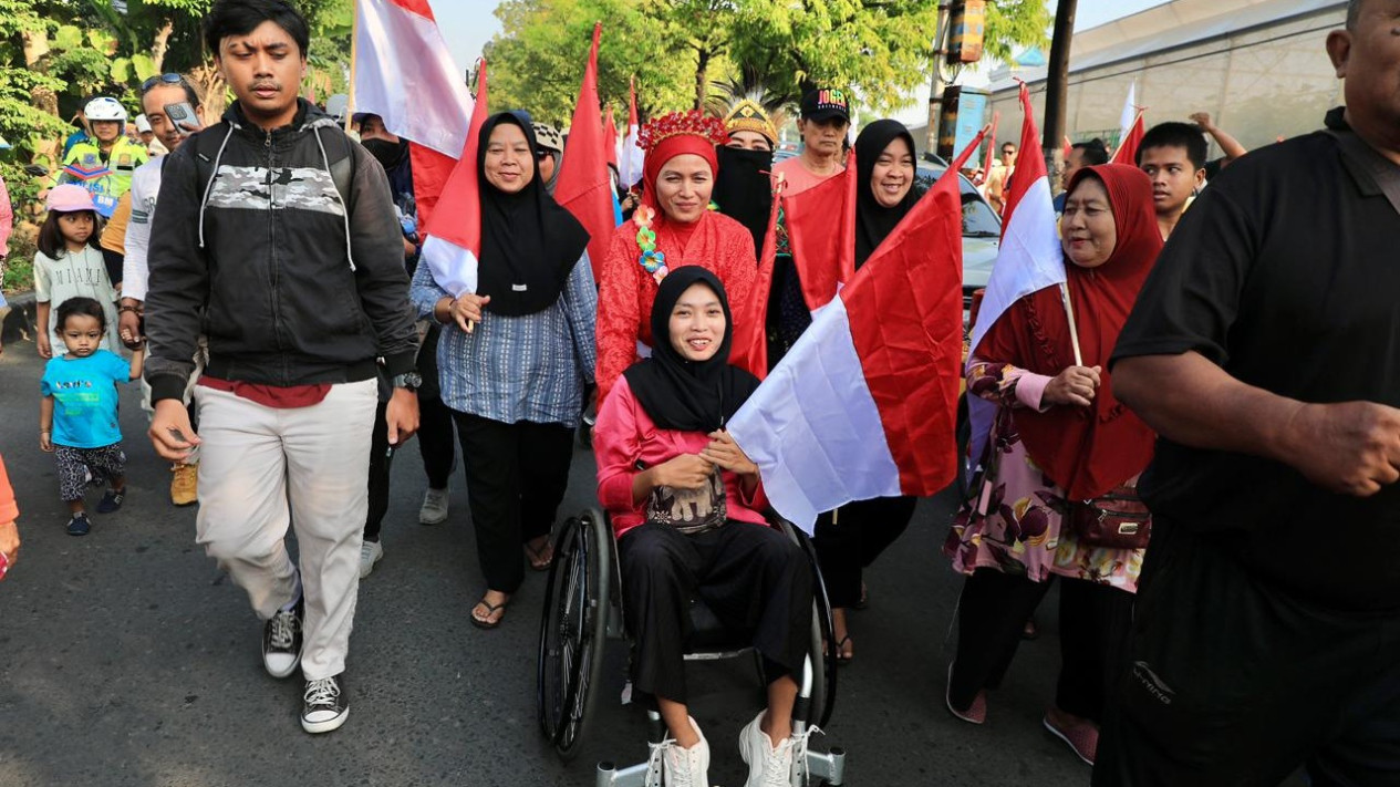 Pemprov Jatim Pastikan Prosedur Pembagian Kupon Jalan Sehat Sudah Diterapkan dengan Baik
            - galeri foto