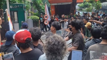 Aksi Unjuk Rasa di Depan Kantor Kemenimipas dan KPK, Desak Soal Transparan Tangani Dugaan Pelanggaran Izin Tinggal