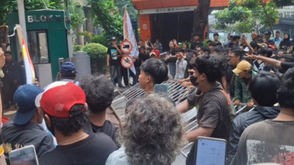 Aksi Unjuk Rasa di Depan Kantor Kemenimipas dan KPK, Desak Soal Transparan Tangani Dugaan Pelanggaran Izin Tinggal