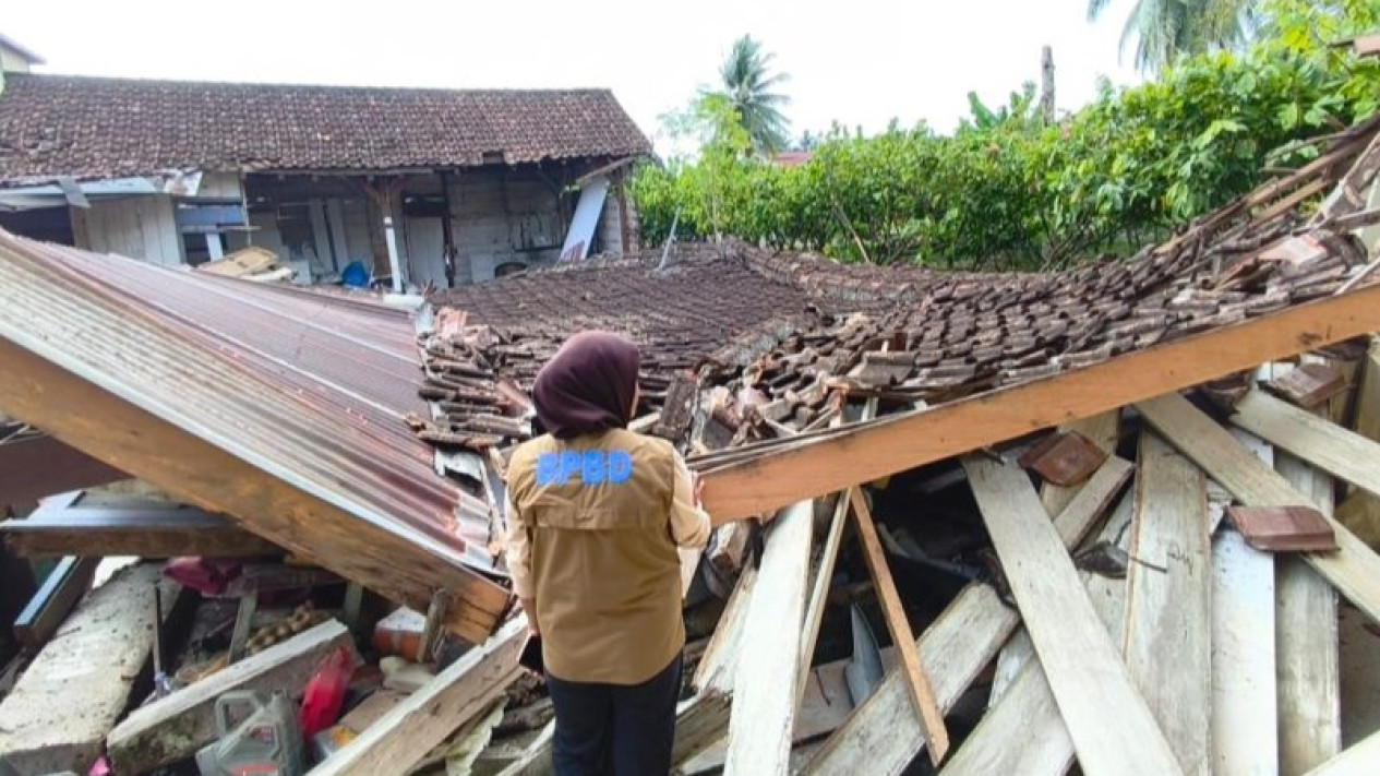 Update Gempa Magnitudo 6,7 di Sulawesi Tengah: Belasan Rumah di Parigi Moutong Rusak
            - galeri foto