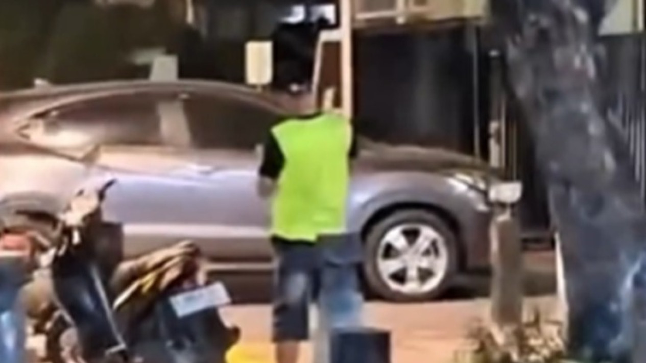 Usai Diamankan, Terungkap Fakta Baru Tukang Cat Duco Viral Diduga Palak Pekerja Proyek Billboard JPO di Jakarta Pusat
            - galeri foto