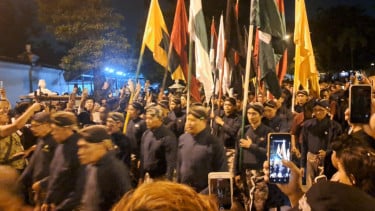 Malam 1 Muharram di Yogyakarta, Peserta Mubeng Beteng Tempuh Rute Sejauh 5 Km dalam Hening dan Bertelanjang Kaki