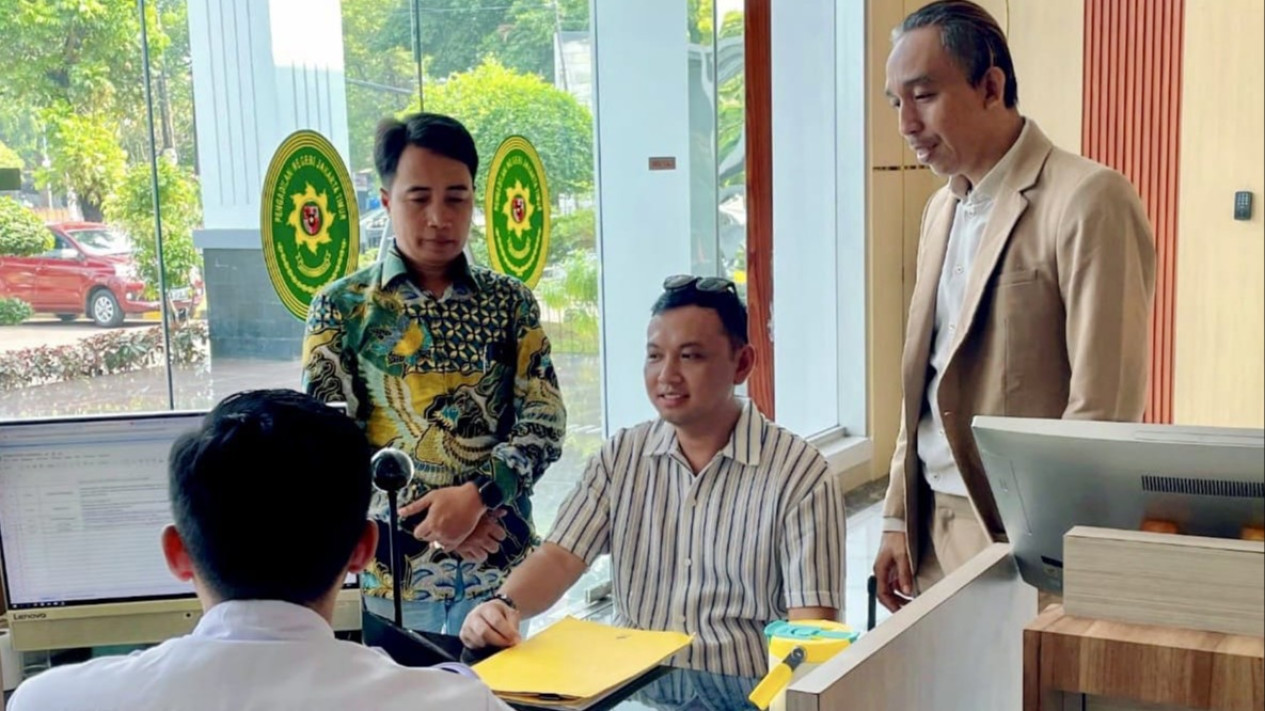 Advokat Asal Jambi Ajukan Gugatan PMH ke PN Jakarta Timur Terkait Peradi Otto
            - galeri foto