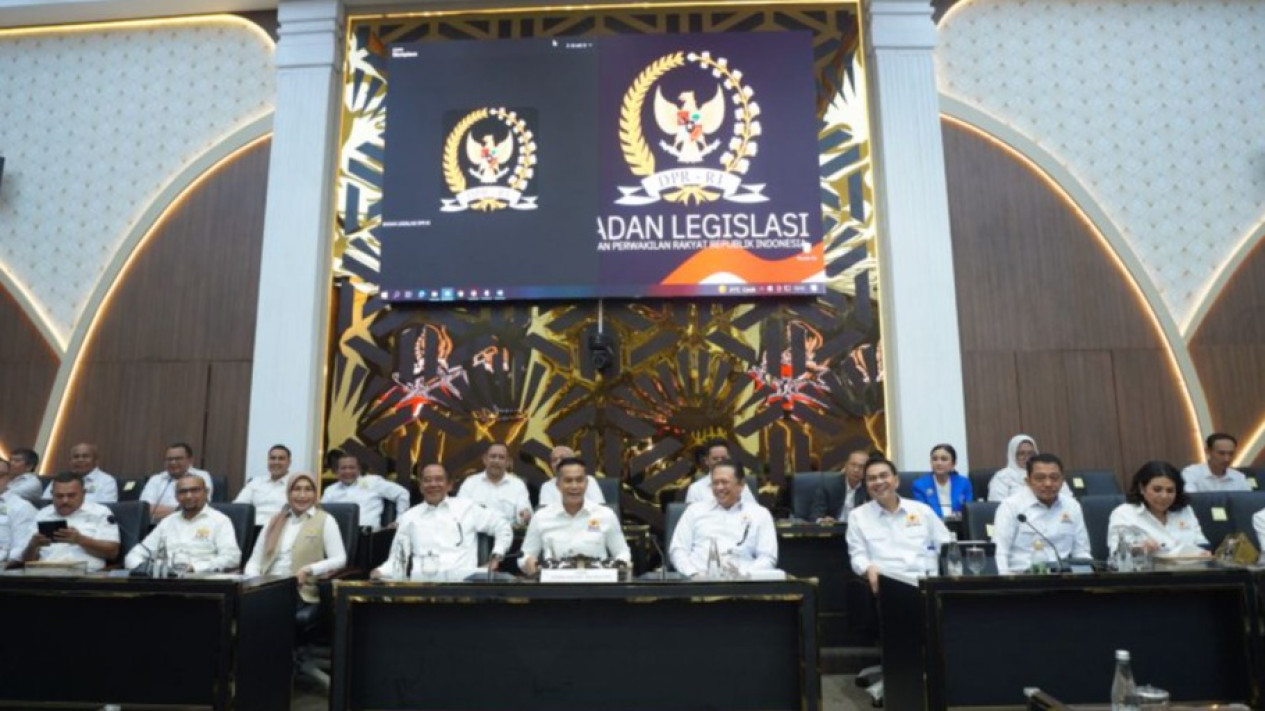 Ketum Kadin Sampaikan Aspirasi Dunia Usaha dalam RDPU RUU Kadin Bersama Baleg DPR RI
            - galeri foto