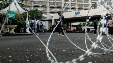 Lensa Berbicara: Kondisi Hotel Sultan Jelang Dieksekusi, Penuh Banner Penolakan hingga Terpasang Kawat Berduri
