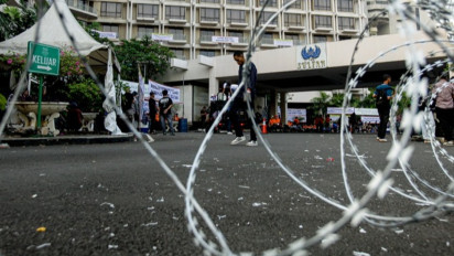 Lensa Berbicara: Kondisi Hotel Sultan Jelang Dieksekusi, Penuh Banner Penolakan hingga Terpasang Kawat Berduri
