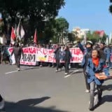 Ribuan Mahasiswa Demo di Grahadi Surabaya, Tuntut Evaluasi MBG dan Turunkan Harga BBM