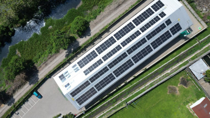Upayakan Industri Ramah Lingkungan, APL Operasikan PLTS Atap Berkapasitas 202,2 kWp di Jatim