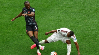 Pemain Qatar Ini Minta Maaf Usai Bikin Kaki Lawan Patah di Piala Dunia 2026