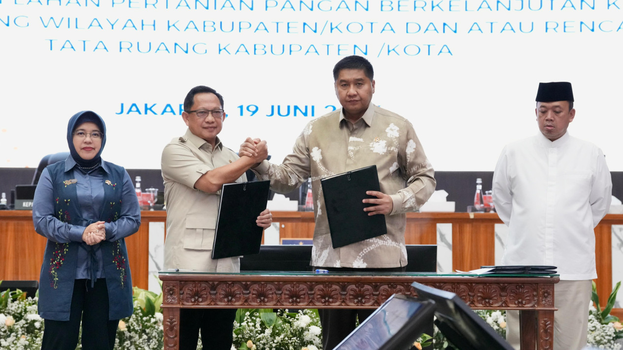 Mendagri dan Menteri PKP Tandatangani SKB untuk Kebut Percepatan Pembangunan 3 Juta Rumah, Perkuat Landasan Hukum
            - galeri foto