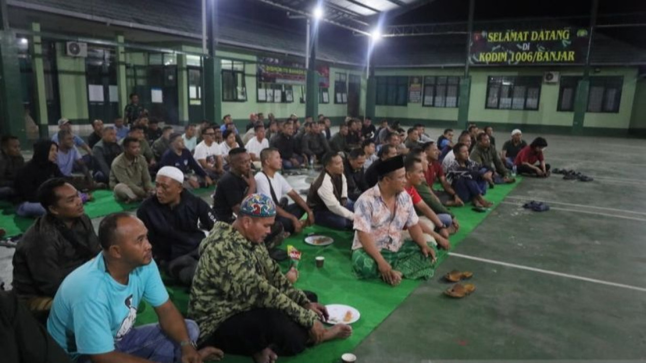 Pererat Persatuan, TNI Gelar Nobar Kebangsaan Piala Dunia 2026 di 1.500 Lokasi
            - galeri foto