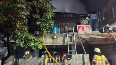 Kebakaran Rumah Bertingkat di Pademangan Jakut: Enam Penghuni Selamat, Kerugian Ditaksir Tembus Rp1 Miliar