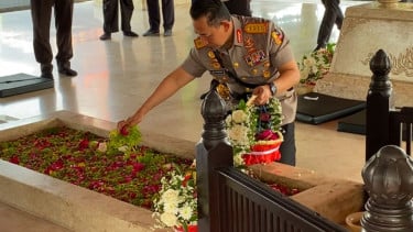 Jelang Hari Bhayangkara ke-80, Kapolri Ziarah ke Makam Bung Karno di Blitar