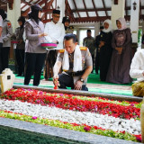 Jelang Hari Bhayangkara, Kapolri Ziarah ke Makam Gus Dur