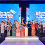 Ketua Dekranasda Jatim Arumi Jadi Juri Fashion Show Bojonegoro Wastra Batik Festival 2026, Dorong Batik Jatim Kian Mendunia