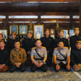 Usai Soekarno dan Gus Dur, Kapolri Ziarah-Tabur Bunga ke Makam Soeharto