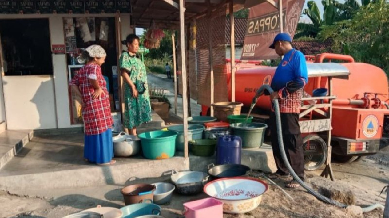 BNPB: Dua Kabupaten di Jawa Tengah Mulai Dilanda Krisis Air Bersih Dampak Musim Kemarau
            - galeri foto