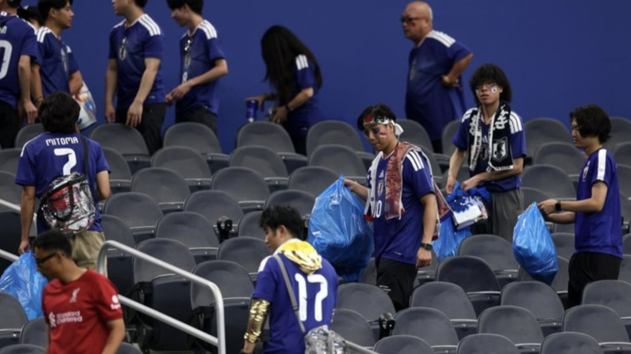 Lho, Aksi Pungut Sampah Suporter Jepang Malah Kena Kritik di Piala Dunia 2026, Kok Bisa?
            - galeri foto