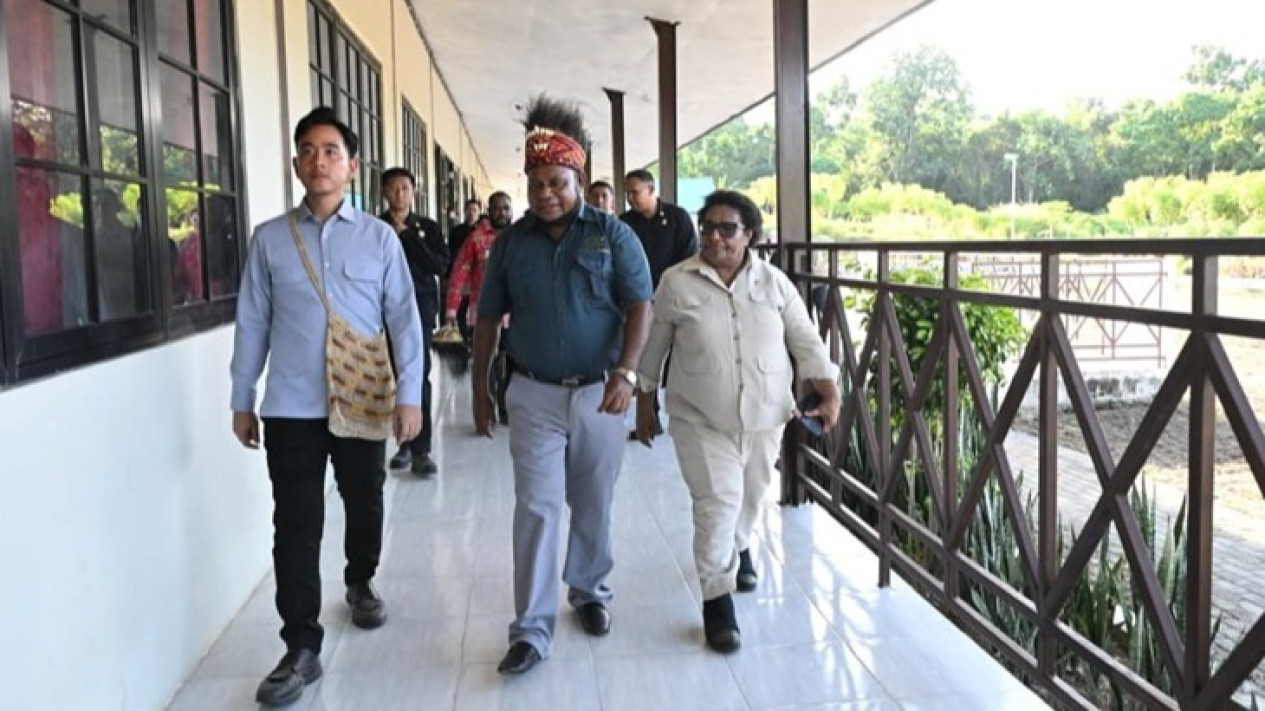 Dampingi Wapres Gibran di Papua Barat, Wamendagri Ribka Haluk Tegaskan Hilirisasi Kakao Bukti Nyata Keberhasilan Dana Otsus Papua
            - galeri foto