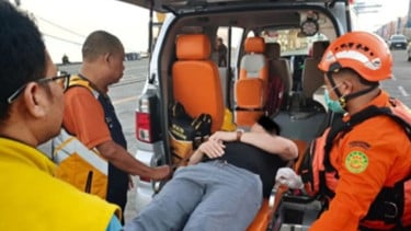 ABK Vietnam Alami Sakit Perut Hebat dan Demam Tinggi saat Kapal Berlayar di Perairan Kalukuang, SAR Makassar Turun Tangan