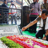 Kapolri Ziarah ke Makam Gus Dur Jelang Hari Bhayangkara ke-80, Listyo Sigit Kenang Jejak Reformasi Presiden Ke-4 RI