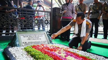 Kapolri Ziarah ke Makam Gus Dur Jelang Hari Bhayangkara ke-80, Listyo Sigit Kenang Jejak Reformasi Presiden Ke-4 RI