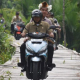 Detik-detik Wapres Gibran Naik Motor Kunjungi Museum Asmat, John Ohoiwirin: Museum Ini Diplomasi Budaya Papua