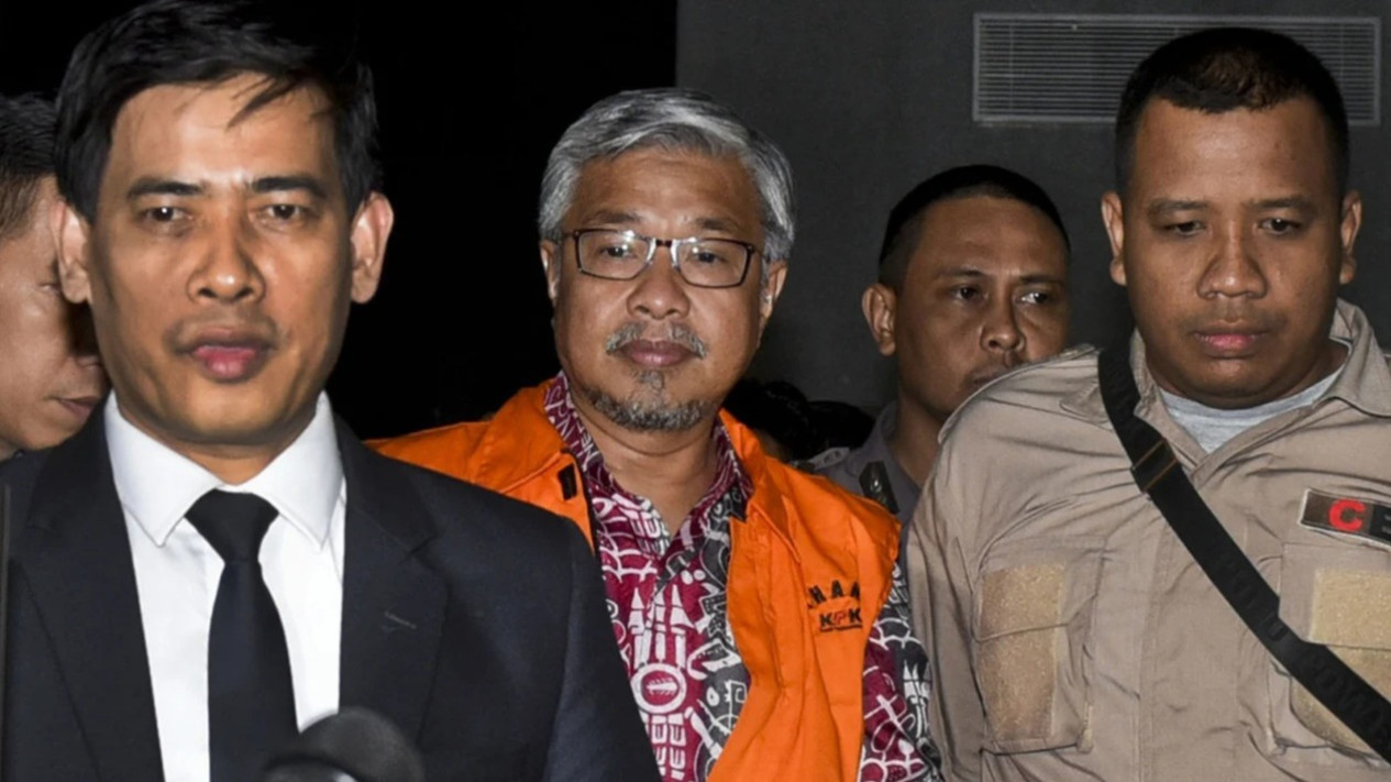 Eks Napi Korupsi Nur Alam Dikabarkan Gabung PSI, Ini Kata Jubir Kaesang
            - galeri foto