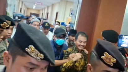 Roy Suryo dan Dokter Tifa Keluar dari RS Polri Langsung Dibawa ke Polda Metro Jaya, Roy Suryo: Allahu Akbar!
