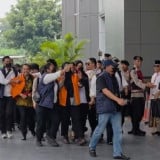 Roy Suryo dan Dokter Tifa Kompak Teriakkan Takbir saat Tiba di Kejari Jaksel