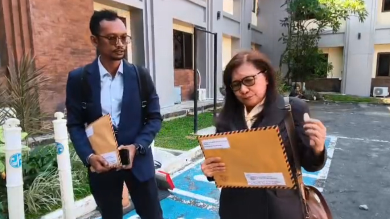 Gara-Gara Melahirkan Tak Sesuai Tanggal 'Cantik', Ibu di Denpasar Dilaporkan Suaminya Ke Polisi
            - galeri foto