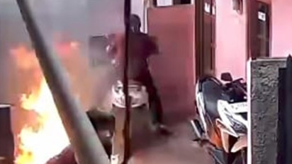 Detik-Detik Pemotor Diduga Dilempar Molotov saat Melintas di Koja Jakarta Utara, Pelaku Ada Empat Orang