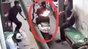 Detik-detik Ibu Bonceng Anak Dilempar Bom Molotov di Jakut, Nasib Keduanya Bikin Merinding