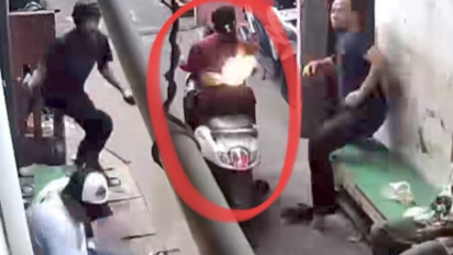 Detik-detik Ibu Bonceng Anak Dilempar Bom Molotov di Jakut, Nasib Keduanya Bikin Merinding