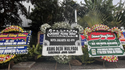 Dedi Mulyadi Karangan Bunga Hitam-Putih di HUT Jakarta, Apa Maksudnya?