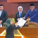 Gubernur Khofifah Sampaikan Nota Keuangan Raperda Pertanggungjawaban APBD Jatim 2025