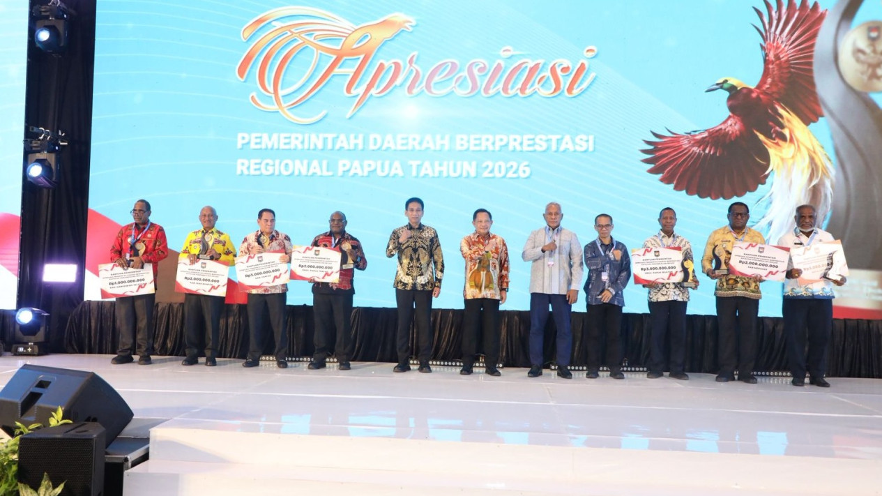 Apresiasi Kinerja Pembangunan dan Tata Kelola Pemerintahan, Kemendagri Beri Penghargaan Daerah Berprestasi Regional Papua
            - galeri foto