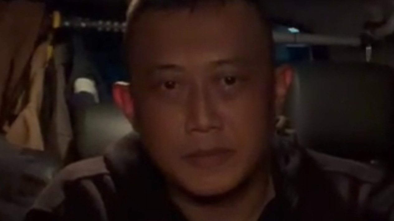 'Bak Psikopat' Ini Tampang Taufik Hidayat, Masih Bisa Tersenyum dan Berbicara Santai Saat Ditangkap Polisi
            - galeri foto