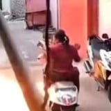 Cemburu Buta Berujung Teror, Polisi Buru Pelaku Pelemparan Bom Molotov terhadap Pengendara Motor di Jakut